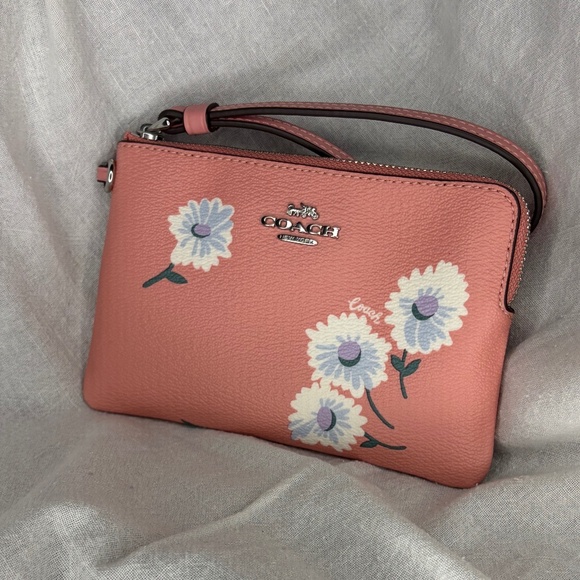 NWOT Coach Wristlet - Picture 1 of 2